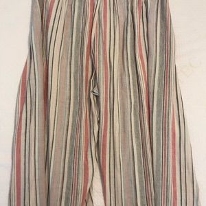 Open leg, cropped pants